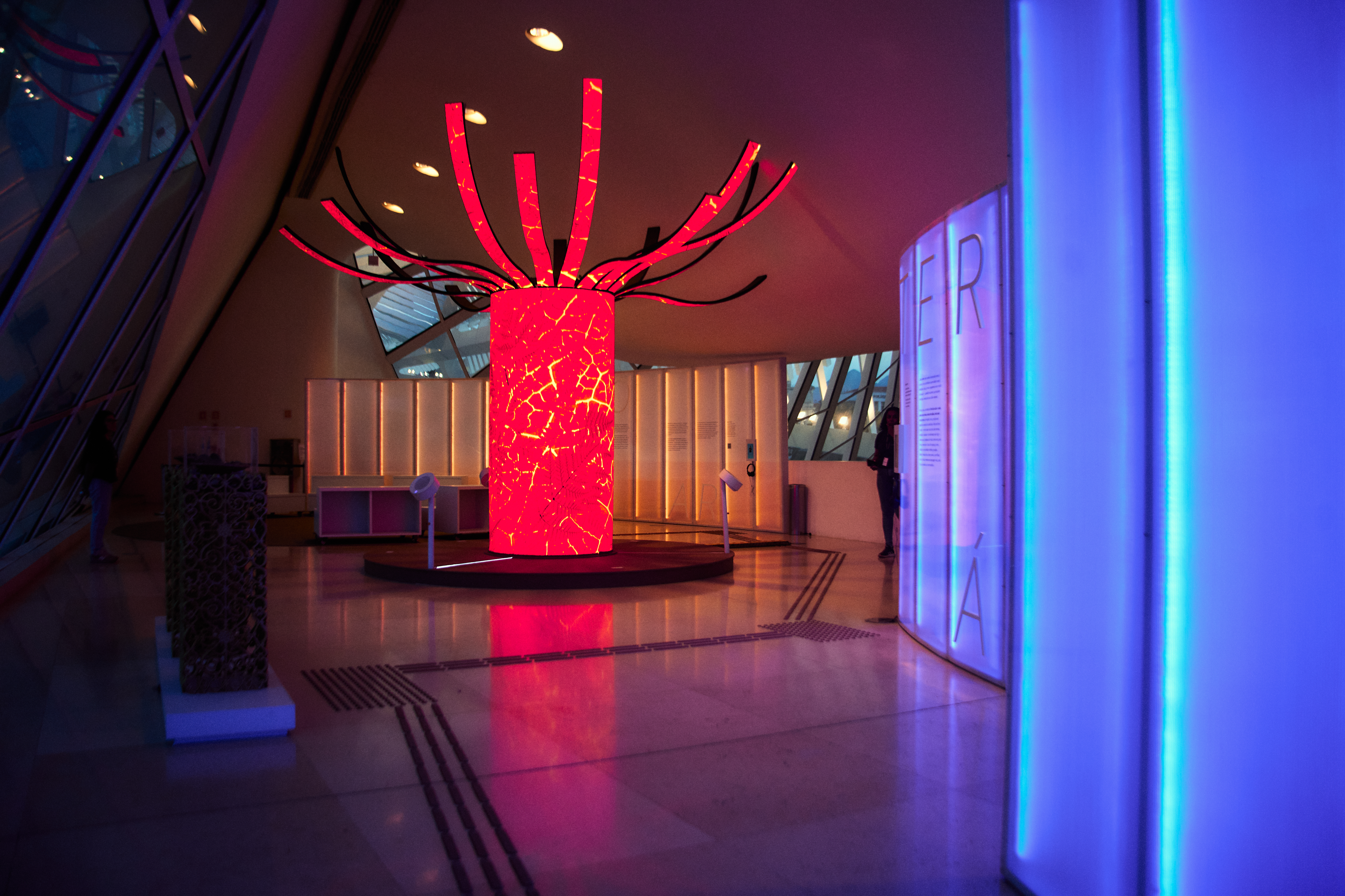 Immersive LED-lined room at Museu do Amanhã's innovation space, with an interactive light portal